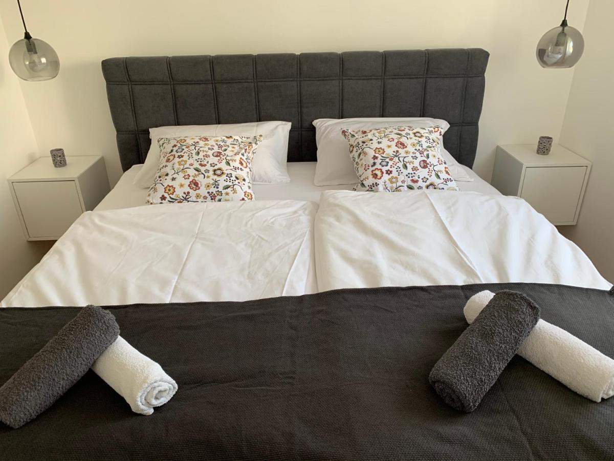 Apartments Luce โตรกีร์ ภายนอก รูปภาพ