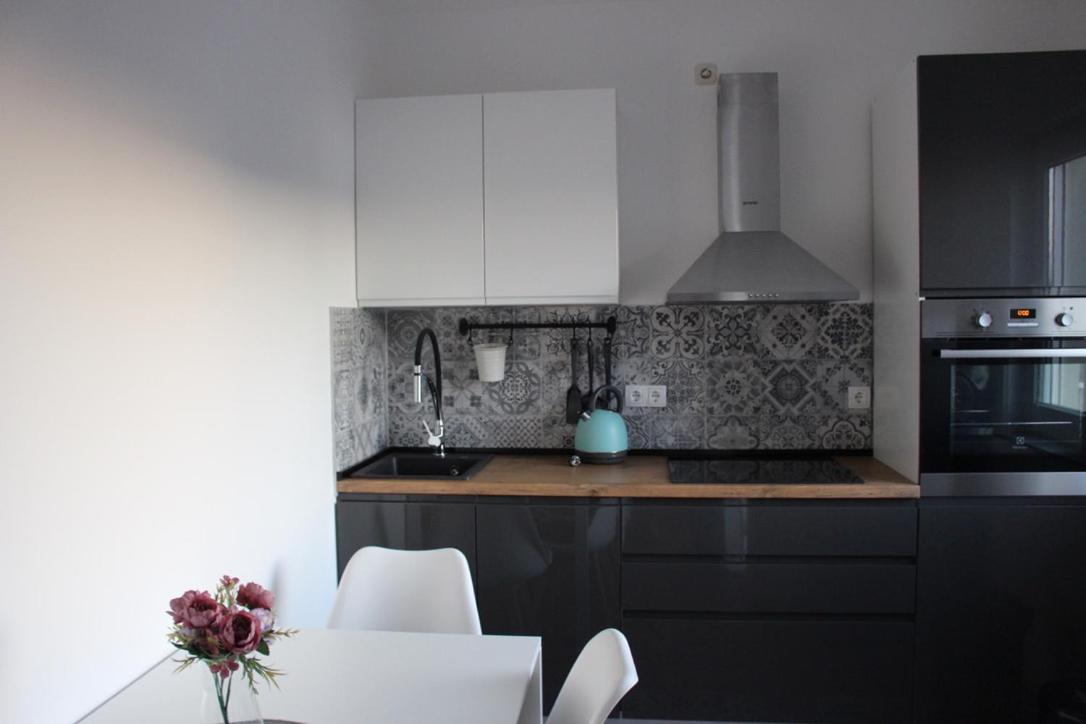Apartments Luce โตรกีร์ ภายนอก รูปภาพ