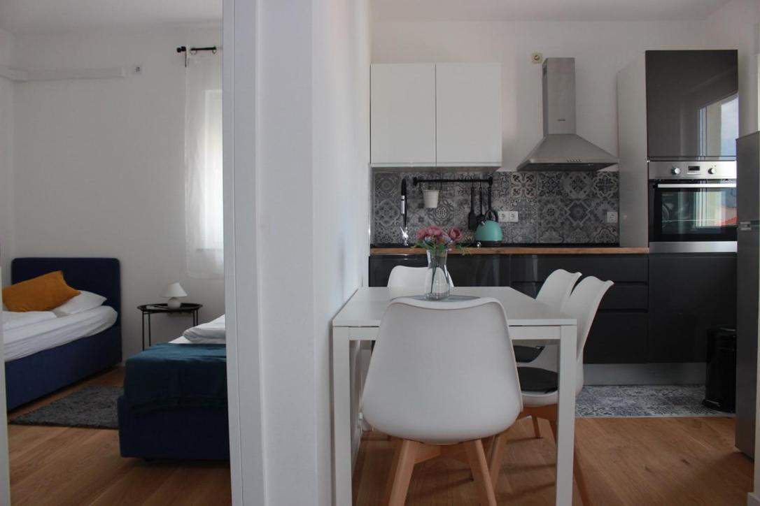 Apartments Luce โตรกีร์ ภายนอก รูปภาพ