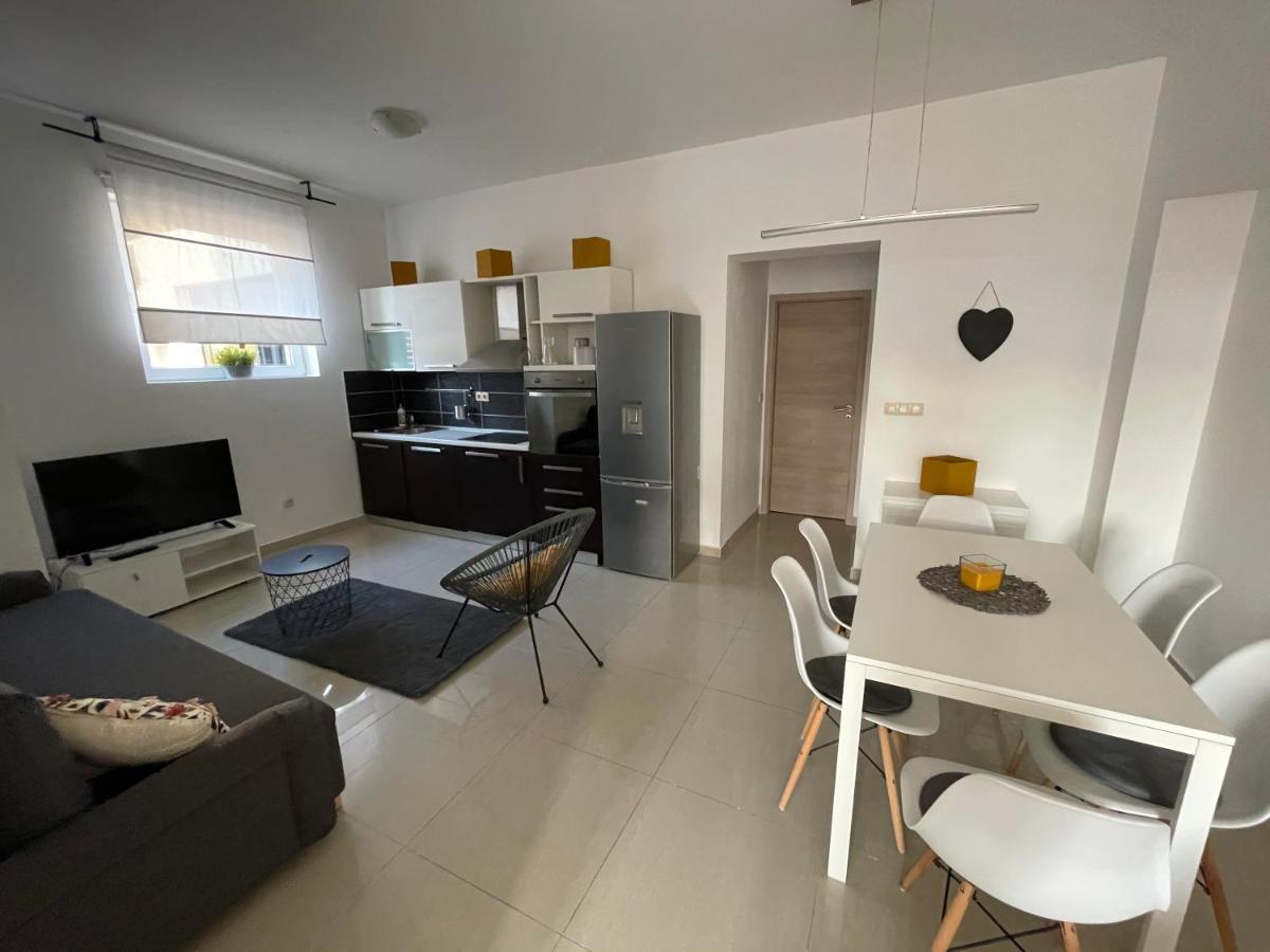 Apartments Luce โตรกีร์ ภายนอก รูปภาพ