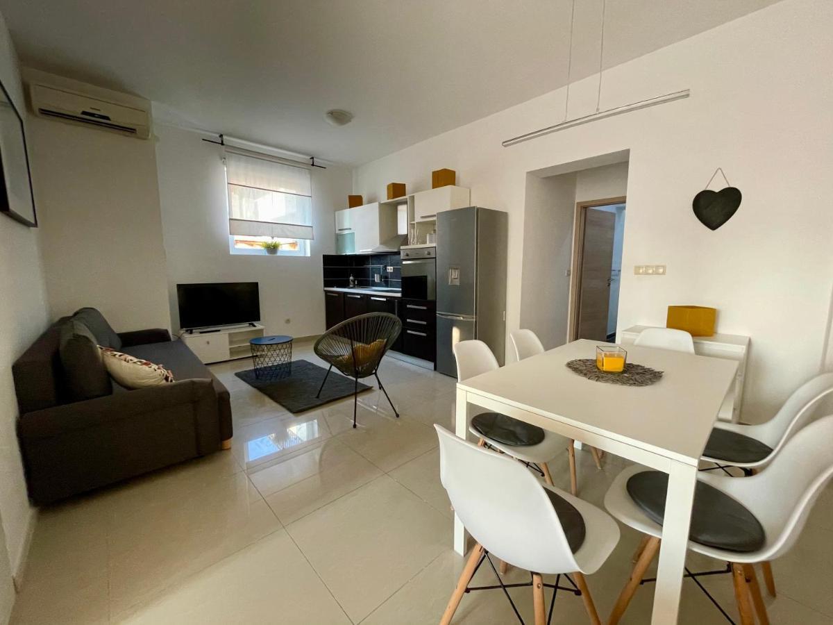 Apartments Luce โตรกีร์ ภายนอก รูปภาพ