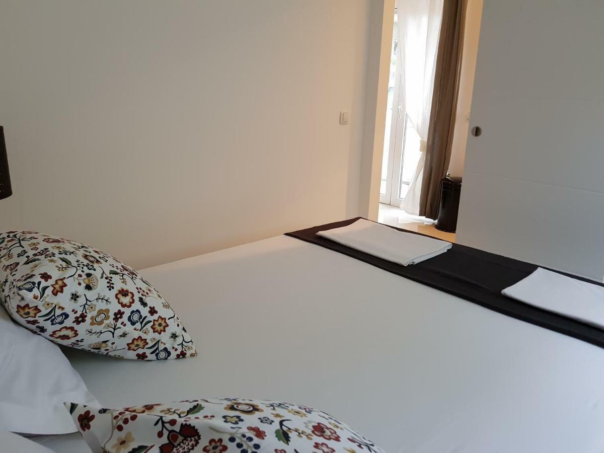 Apartments Luce โตรกีร์ ภายนอก รูปภาพ