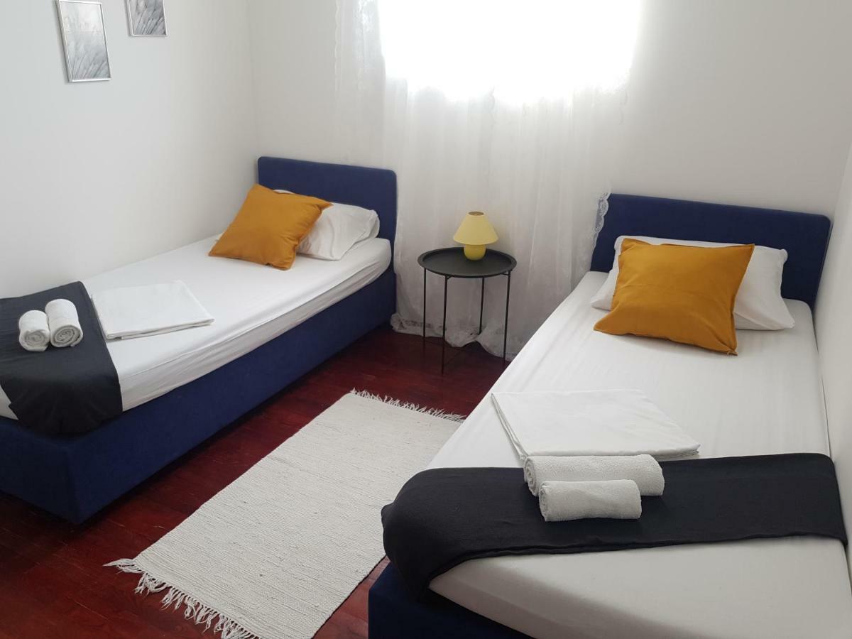 Apartments Luce โตรกีร์ ภายนอก รูปภาพ
